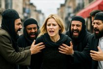 Picchiata da ronda sharia perché non indossa il velo a Milano