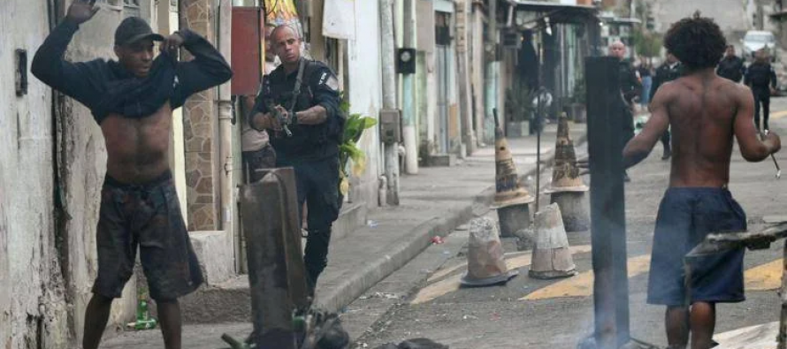 Guerra tra narcos e polizia a Rio de Janeiro: 64 morti nel Brasile multirazziale