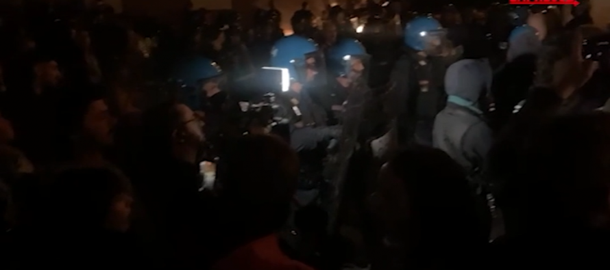 Islamici assaltano piazza Bologna per celebrare la strage del 7 ottobre – VIDEO