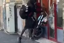 Spacca la vetrina e minaccia i passanti: Firenze africana – VIDEO