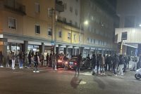 Immigrati occupano strade a Trento: automobilisti in ostaggio – VIDEO