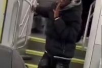 Clandestino africano liberato picchia ragazza: ‘Gli altri guardavano senza aiutarmi’