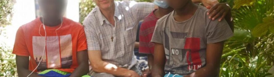 Prete apre centro accoglienza per fare sesso coi migranti