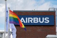 Airbus richiama migliaia di aerei: grazie quote nere, arcobaleno e rosa!