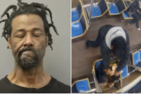 Quello in foto la vede sul treno e decide di bruciarla viva