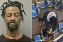 Quello in foto la vede sul treno e decide di bruciarla viva