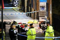 Accoltellati treno GB: arrestati due immigrati di seconda generazione, 11 feriti