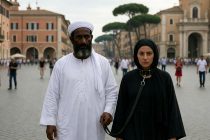 Picchiata ogni giorno da tutta la nuova famiglia africana