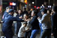 Mamma, papà e figlio di 10 anni aggrediti dai marocchini: insulti e sputi in faccia alla donna