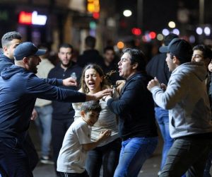 Mamma, papà e figlio di 10 anni aggrediti dai marocchini: insulti e sputi in faccia alla donna