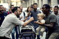 Emergenza immigrati che rapiscono bambini: 4 casi, si portano via i nostri figli per strada