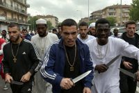 Maranza armati di coltello invadono le città italiane