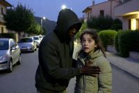 Ragazza molestata da immigrato si scusa: “Non sono razzista” – VIDEO