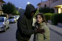 Ragazza molestata da immigrato si scusa: “Non sono razzista” – VIDEO