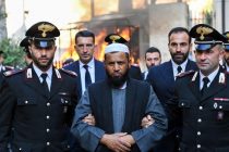 Islamico brucia chiesa a Milano: non vuole vedere il Presepe