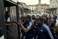 Maranza senza biglietto bloccano bus: “Senza di noi non parte nessuno”