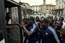 Maranza senza biglietto bloccano bus: “Senza di noi non parte nessuno”