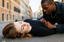 Terrore a Bologa, picchiata da nordafricano: “Dammi tutto o ti uccido”