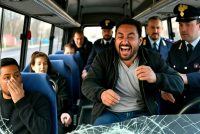 Immigrato frusta ragazzino che difende ragazza molestata sul bus