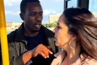 Africano scaraventa donna giù dal bus a Roma