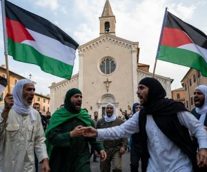 L’Aquila invasa da pakistani e afghani: “Ci dicono di venire qui”