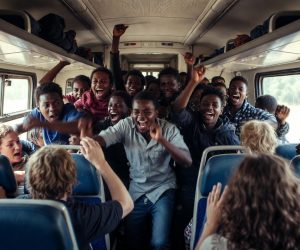 Maranza occupano treno al grido “Italia di m*****” – VIDEO