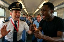 Nigeriano senza biglietto spezza dito al capotreno