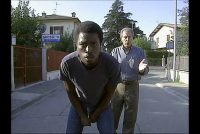 Massacra uomo che osa dirgli di non urinare sotto casa sua