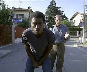 Massacra uomo che osa dirgli di non urinare sotto casa sua