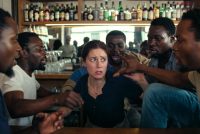 Donna selvaggiamente picchiata e rapinata da africani nel suo bar