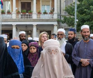 Islamico celebra invasione Monfalcone: guardate ora è il Bangladesh – VIDEO