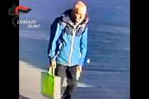 Milano, accoltellata in piazza Gae Aulenti: trovato aggressore, nel 2015 l’aveva già fatto