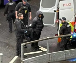 Assalto aeroporto Londra, risorsa aggredisce 21 passeggeri con spray urticante