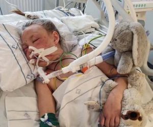 Bambina torna a casa da scuola ma incontra un migrante – FOTO