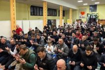 🟥 Piacenza: i musulmani pregano Allah nel palazzo del Comune
