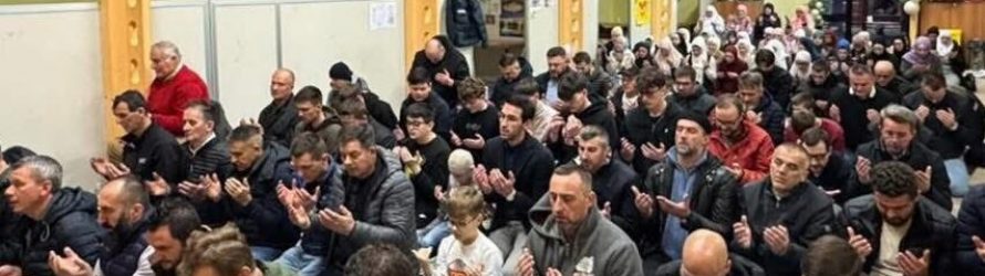 🟥 Piacenza: i musulmani pregano Allah nel palazzo del Comune