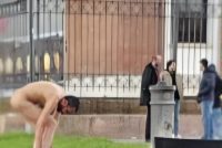 Immigrati nudi in giro per Roma ‘grazie’ a chi li accoglie