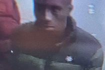 AFRICANO ACCOLTELLA TRE DONNE SULLA METRO DI PARIGI – FOTO