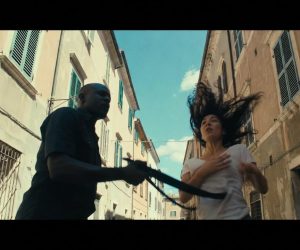 Donna italiana presa a cinghiate da africano a Sassari – VIDEO