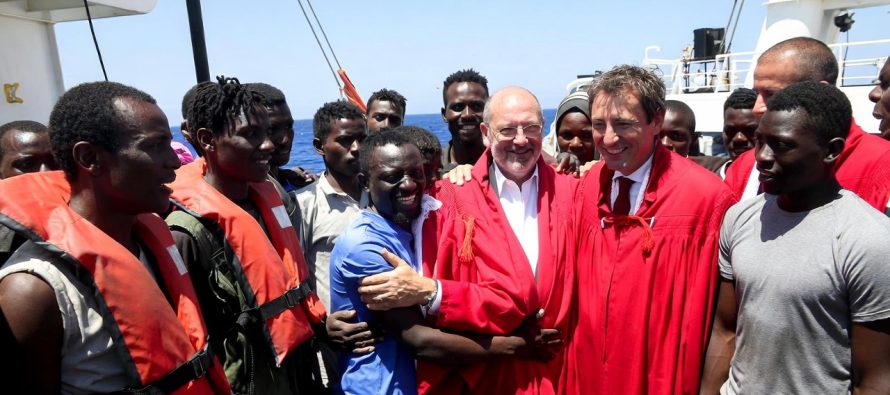 Toghe costringono Belpietro a finanziare le ONG