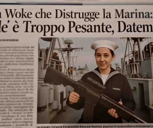 Donna fa causa alla Marina: il fucile è troppo pesante