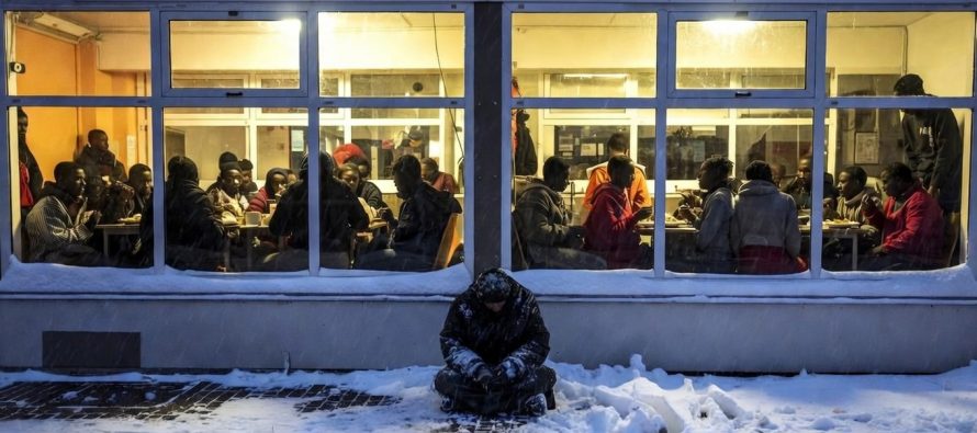 Senzatetto italiano muore di freddo a Natale vicino centro accoglienza con 2mila immigrati