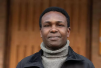 Prete difende maranza che hanno assalito poliziotti a colpi di mannaia: “Nessuno ascolta il loro disagio”