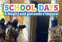 Al parco MagicLand si gioca ai soldati: la sinistra preferisce i travestiti