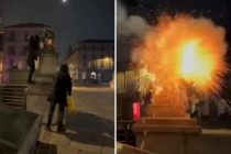 Maranza sfregiano con un petardo la statua del Ponte dei Leoni – VIDEO