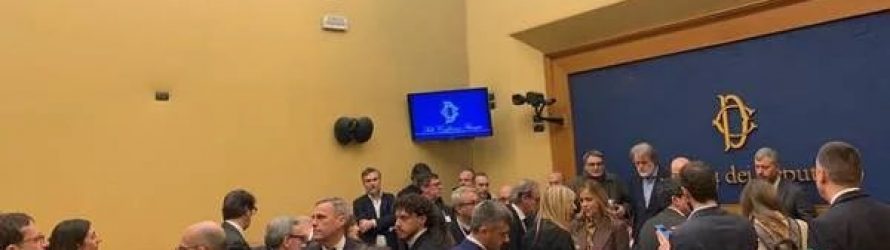 Camera: la Sinistra Occupa ma è Boom di Firme per la Remigrazione!
