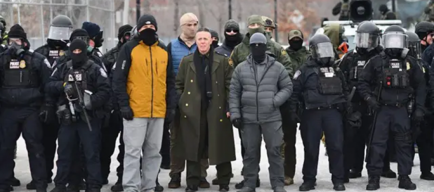 Greg Bovino, italoamericano guida operazioni ICE in città USA invase dai clandestini