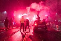 Africani esplodono bomba per la Coppa d’Africa: finestre distrutte a Torino – VIDEO