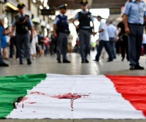 Immigrati assaltano Stazione Termini: italiano massacrato in fin di vita