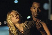 Trova ragazzina svenuta per strada e cerca di stuprarla: salvata dal padre